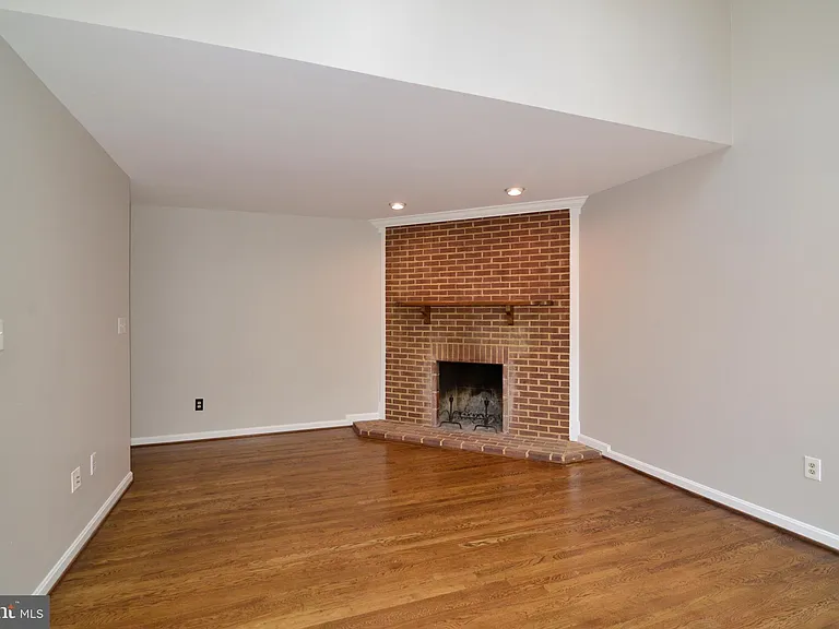 10200 Aspen Willow Dr — Photo 12