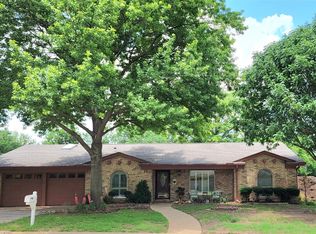 845 San Marcos Ln, Bedford, TX 76021