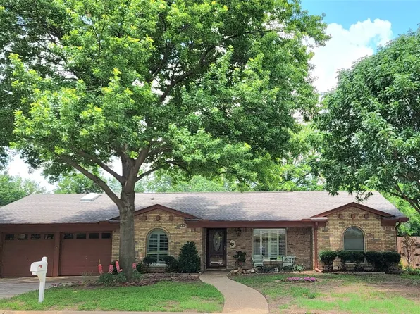845 San Marcos Ln, Bedford, TX 76021