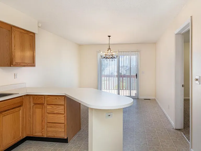 34 Johns Dr — Photo 6