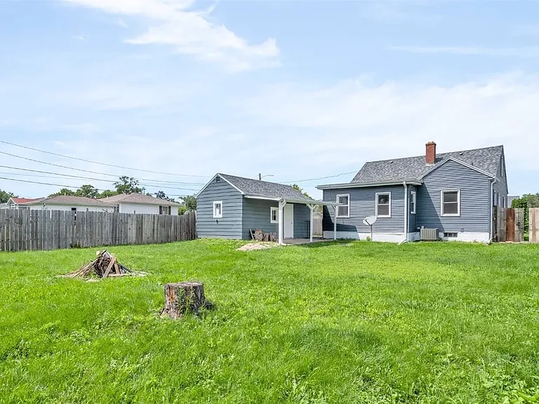 1049 Staub Ct NE — Photo 12