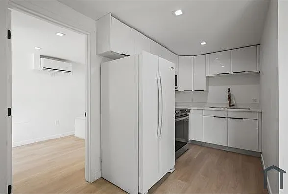 1139 Bellevue Ave #6 — Photo 3