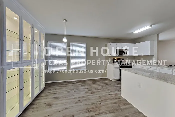 1016 Silver Spur Ln — Photo 8