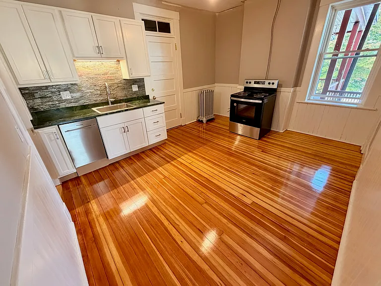 69 S Pleasant St #12 — Photo 21