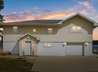 174 Abel Dr, Guttenberg, IA 52052