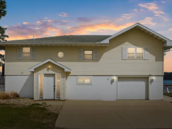 174 Abel Dr, Guttenberg, IA 52052