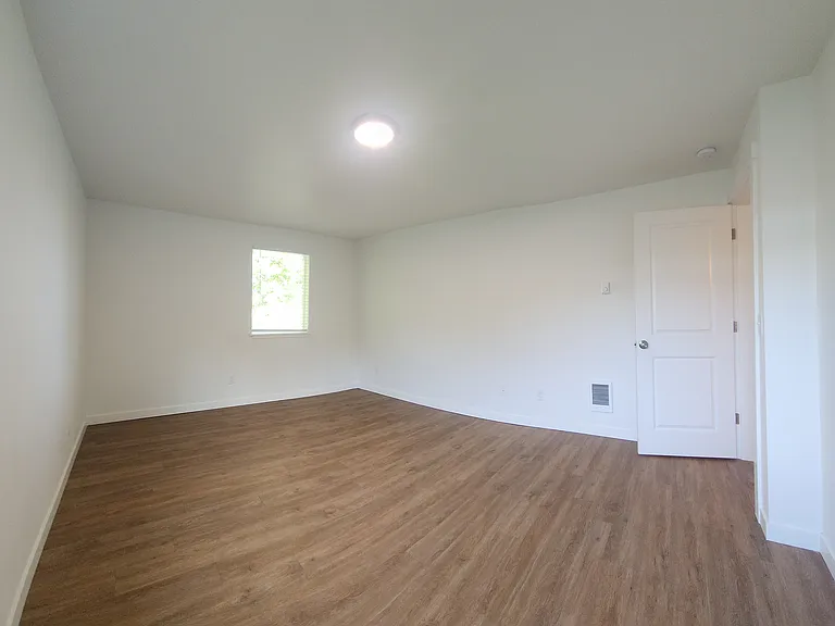 516 Wells Ave S #B — Photo 10