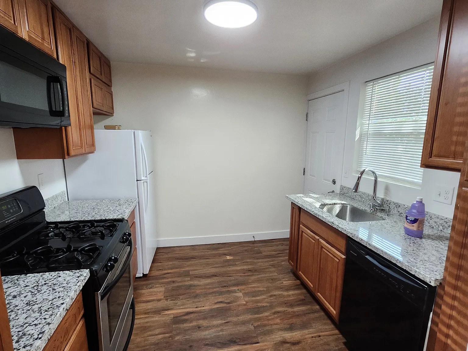 1 bed, $1,100 — Photo 3