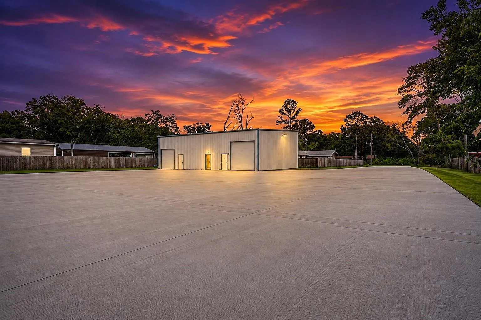 4 bed, 2.5 bath, 4019 sqft, $2,600 — Photo 3