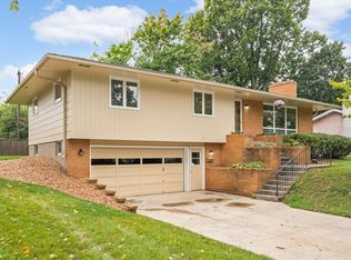 3212 Wendhurst Ave, Saint Anthony, MN 55418