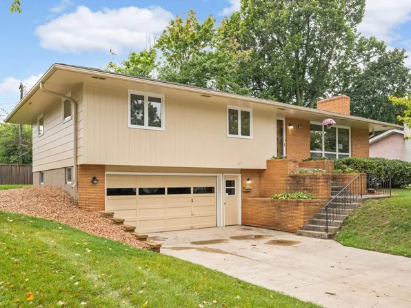 3212 Wendhurst Ave, Saint Anthony, MN 55418
