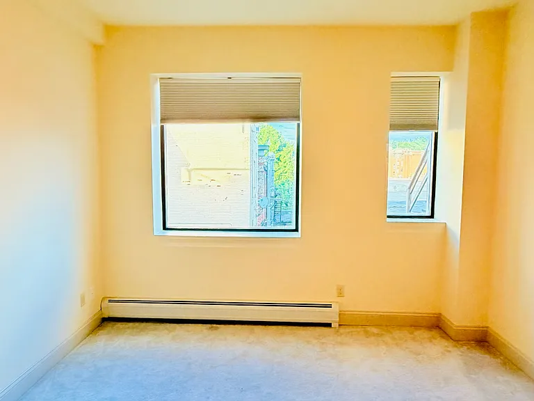 191 College St #307 — Photo 18