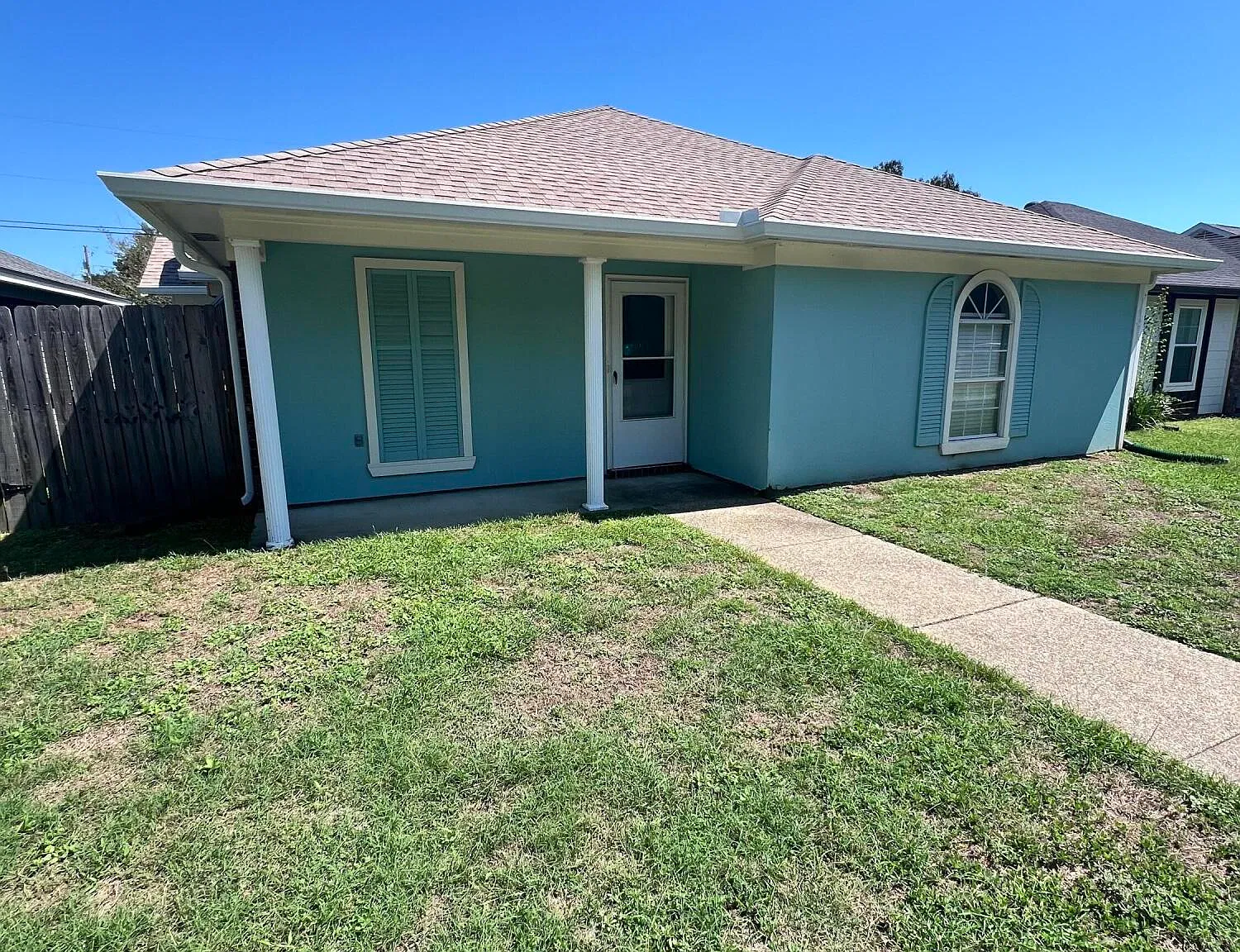 3 bed, 2.0 bath, 1208 sqft, $1,600 — Photo 1