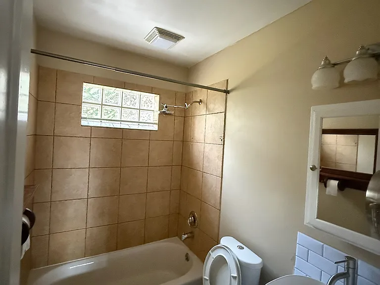 324 E Peterson Dr — Photo 23
