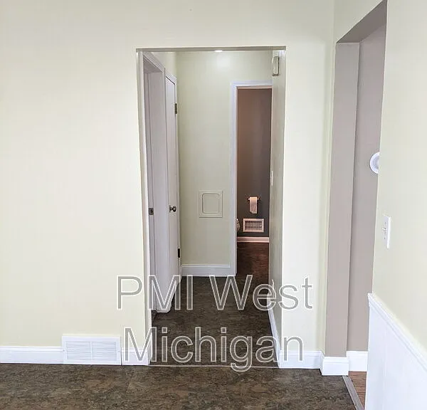 2102 36th St SW — Photo 8