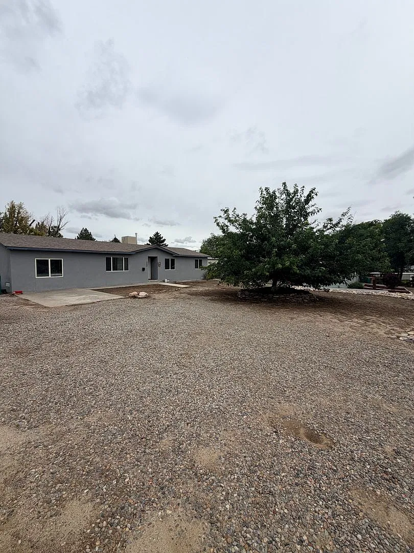 3 bed, 2 bath, 2 living spaces, Aztec NM — Photo 1