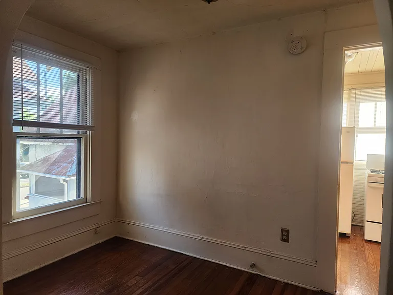 236 SW 2nd St #5 — Photo 8