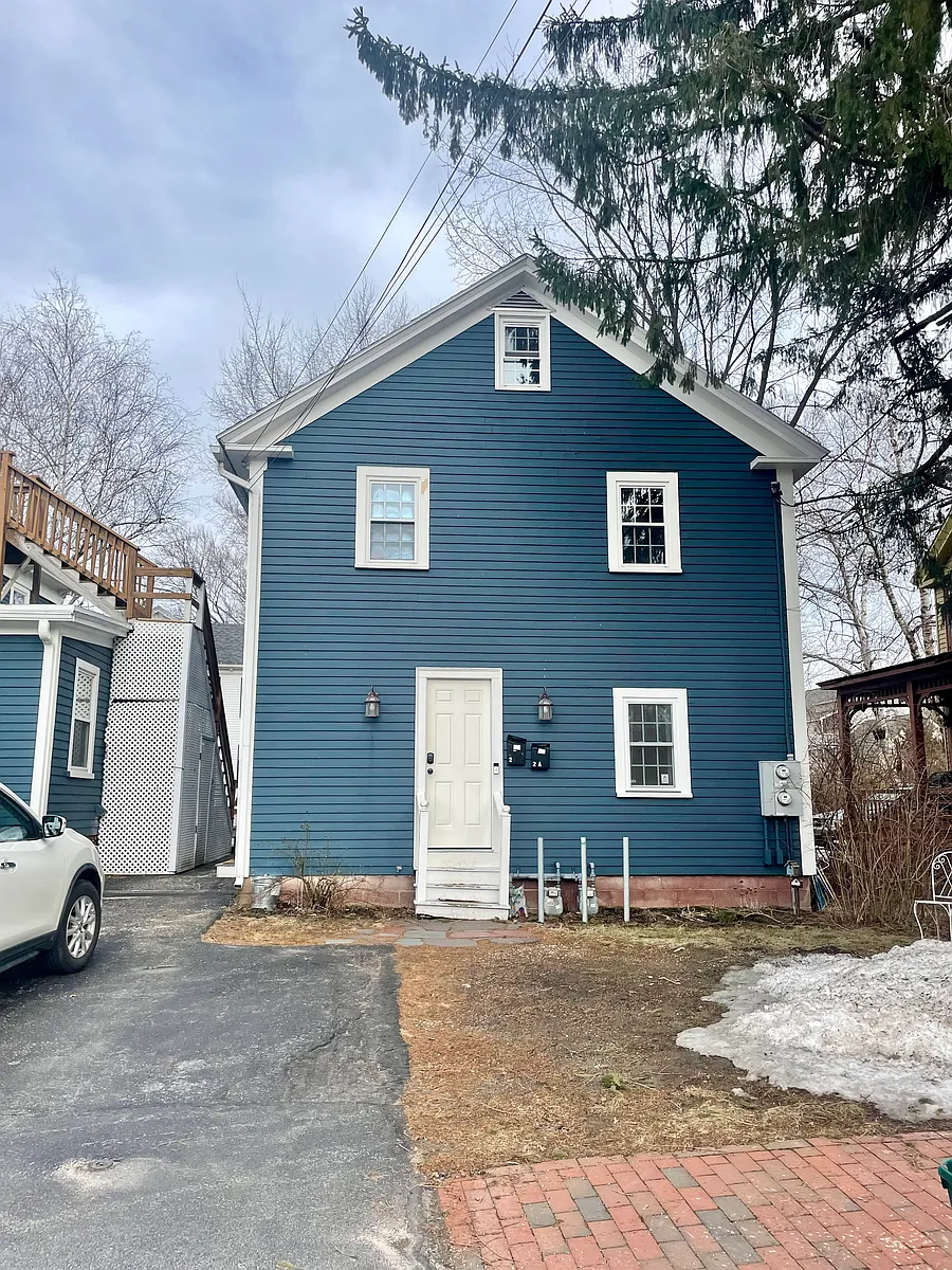Building Photo - 2 Elm St #A