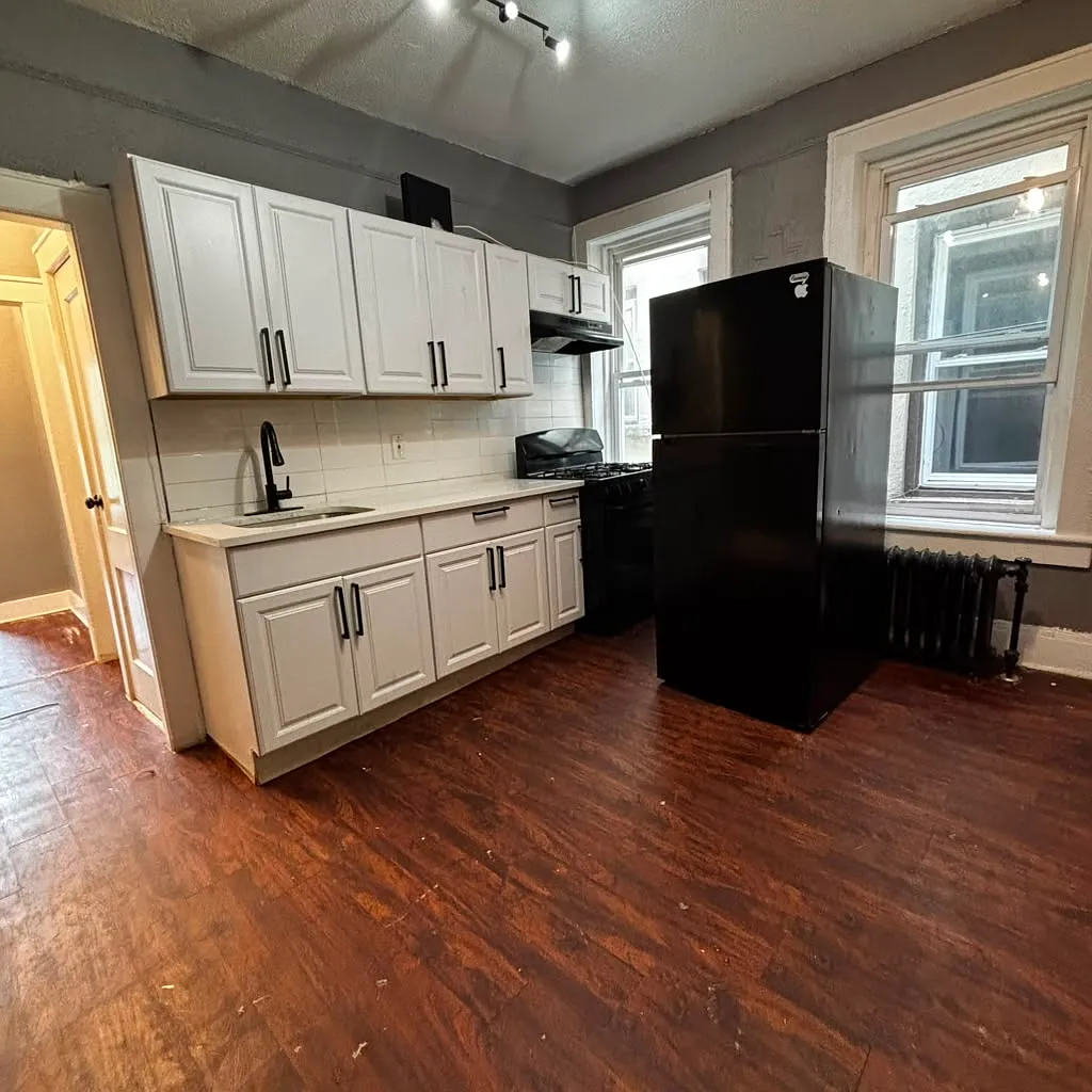 2 bed, 800 sqft, $1,750 — Photo 1