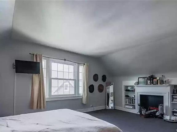4th image of 346 Woodward Ave