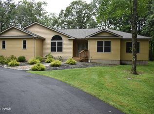 121 Country Club Dr, Lords Valley, PA 18428