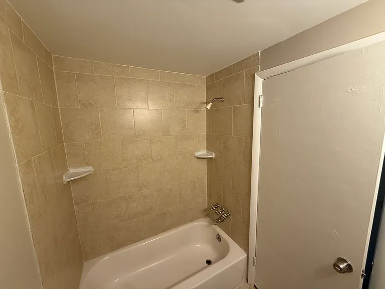 2 bed, $1,600 — Photo 11