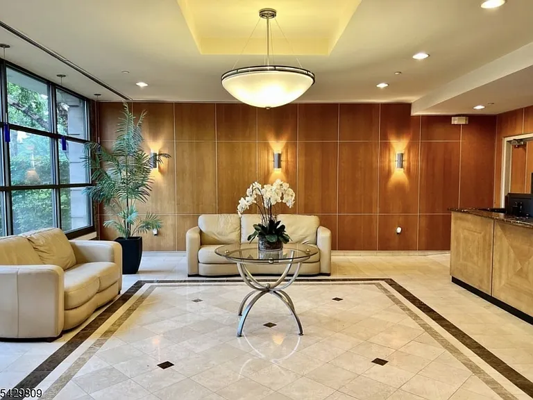 60 Parkway Dr E #9B — Photo 13