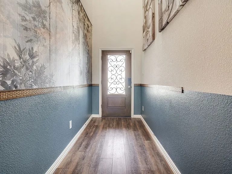 2401 Linto St — Photo 3