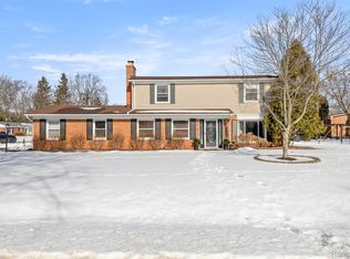 32374 Farmersville Rd, Farmington Hills, MI 48334
