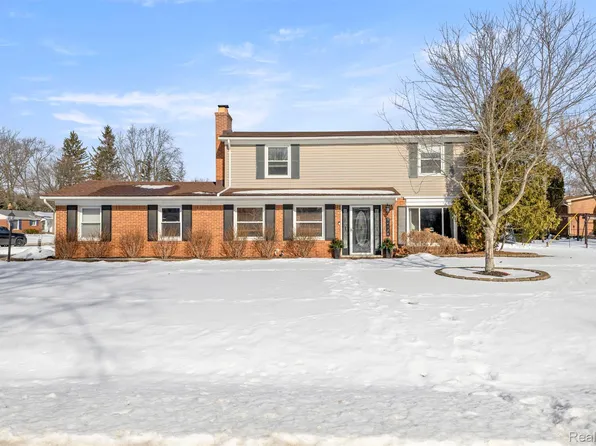 32374 Farmersville Rd, Farmington Hills, MI 48334