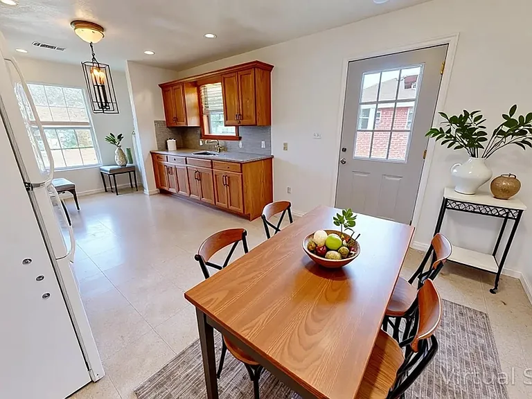 310 Coffee St — Photo 3