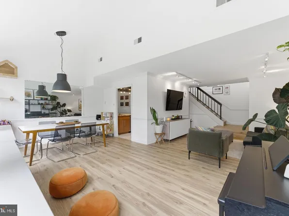 11260 Chestnut Grove Sq APT 337, Reston, VA 20190
