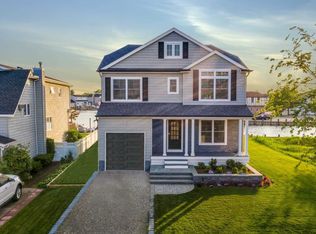 2538 Riverside Dr, Wantagh, NY 11793