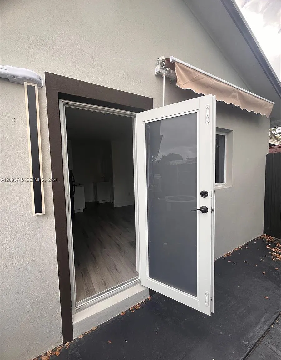 Country Lake Manors Sec 3 — Photo 2