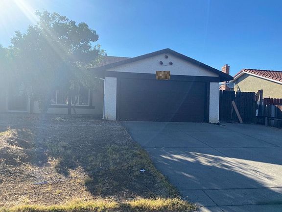 2nd image of 3826 Roundhill Dr