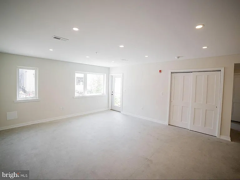 1331 N Randolph St #9 — Photo 5