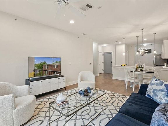 3rd image of 908 Nueces St Unit 25