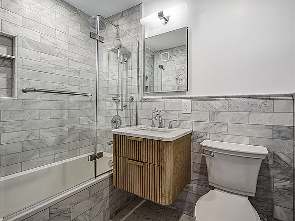 5th image of 200 W 79th St APT 7C