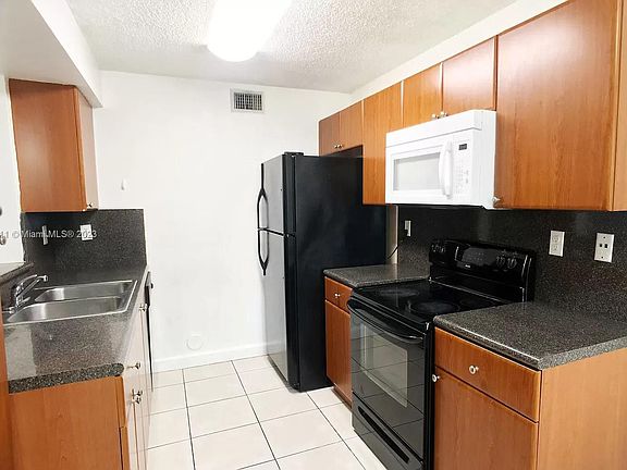 5th image of 4687 NW 97th Ct #30
