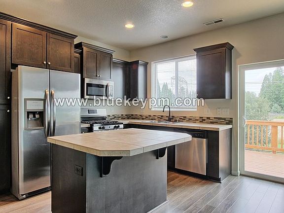 4th image of 3712 NE 62nd St