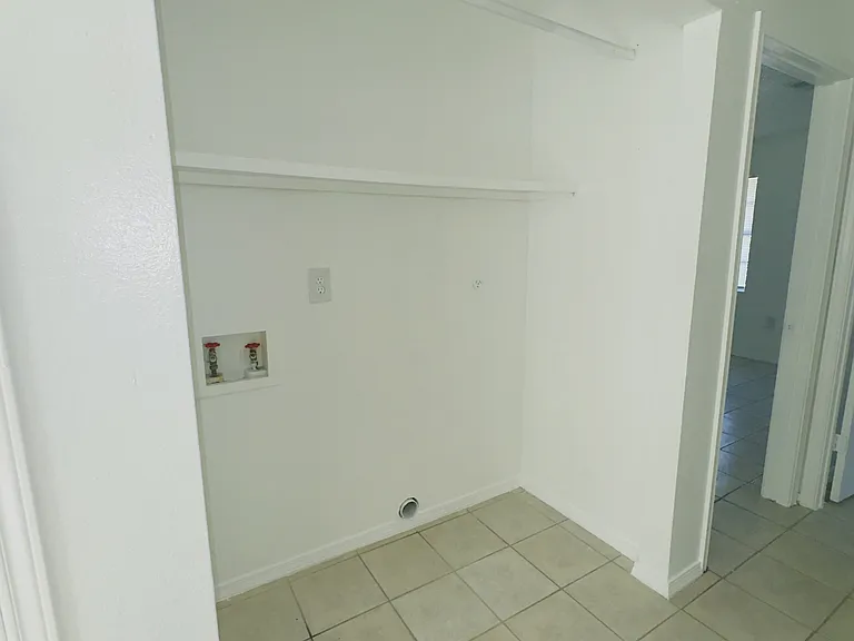 825 W 1st St #3 — Photo 9