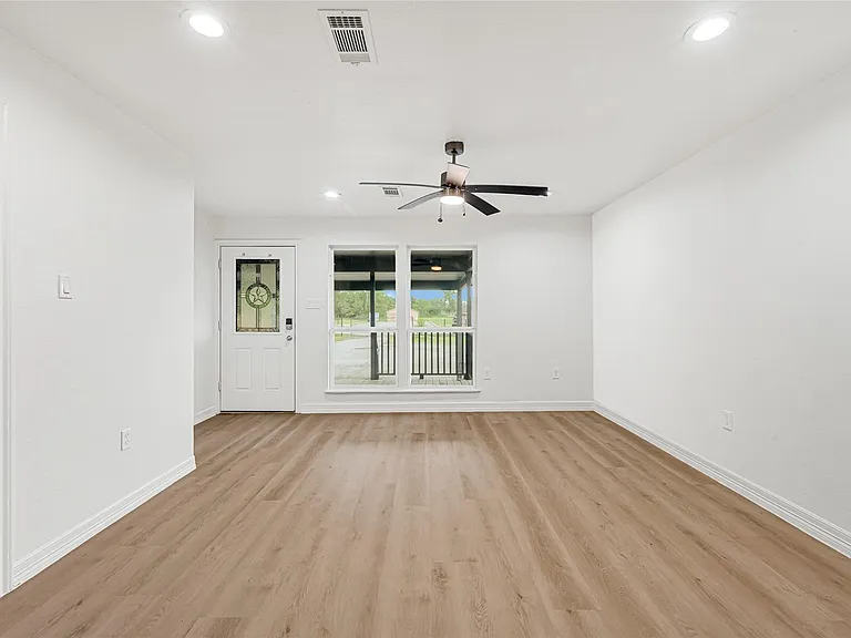 2631 Mansfield St — Photo 7