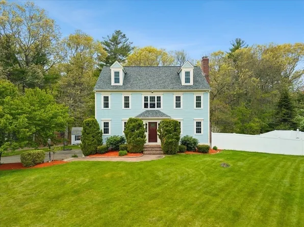 2 Furlong Cir, Lakeville, MA 02347