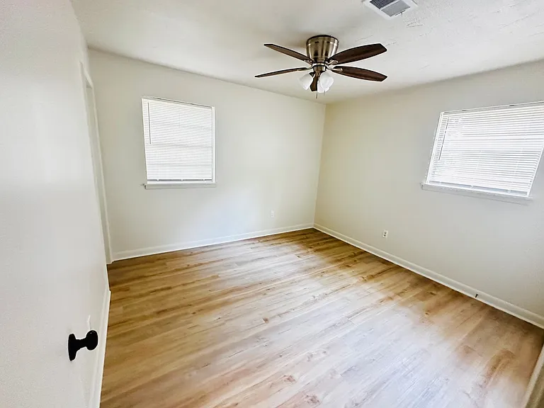 2619 Elkhart Dr — Photo 9