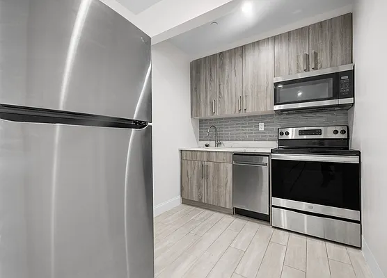 Rented by SERHANT. | media 10