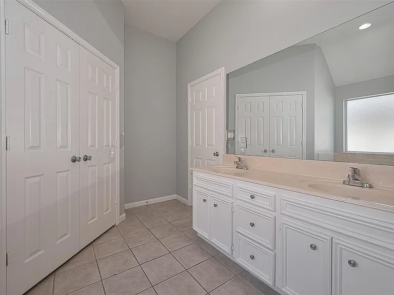 9631 Highland Pointe Dr — Photo 32