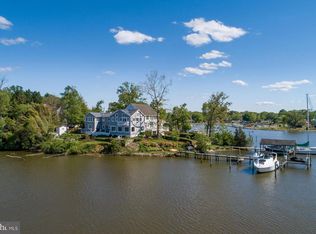 1400 Oak Bluff Rd, Edgewater, MD 21037