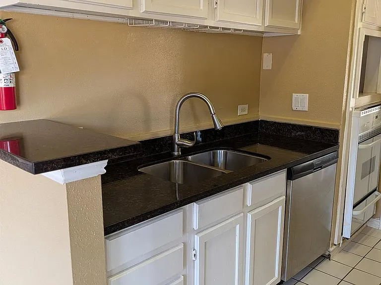 6826 Heather Hollow Dr — Photo 13