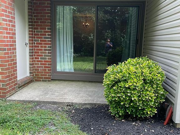 5th image of 301 Meadowbrook Dr