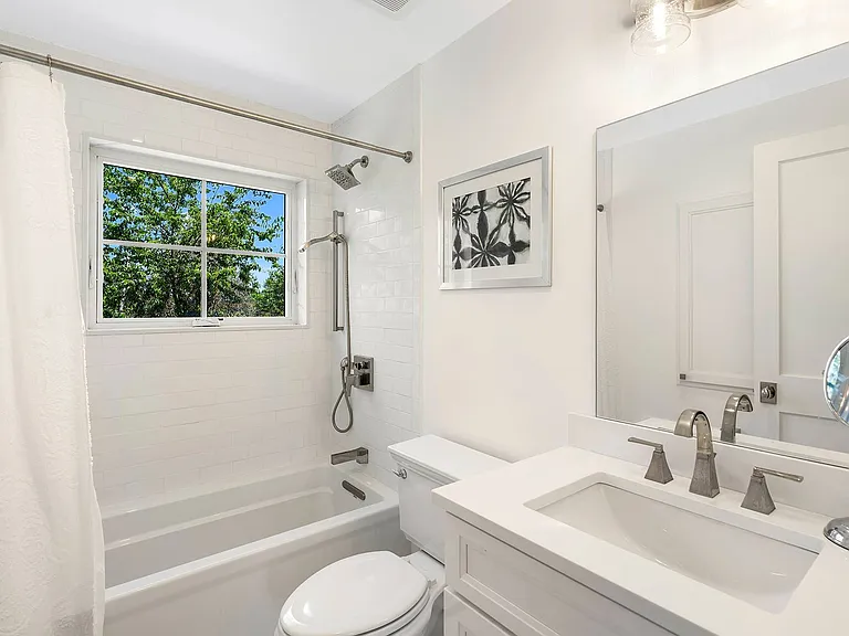 166 Greenwich St — Photo 21